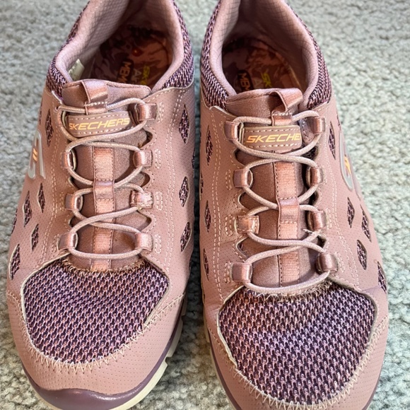 Ladies Skechers - Picture 2 of 4